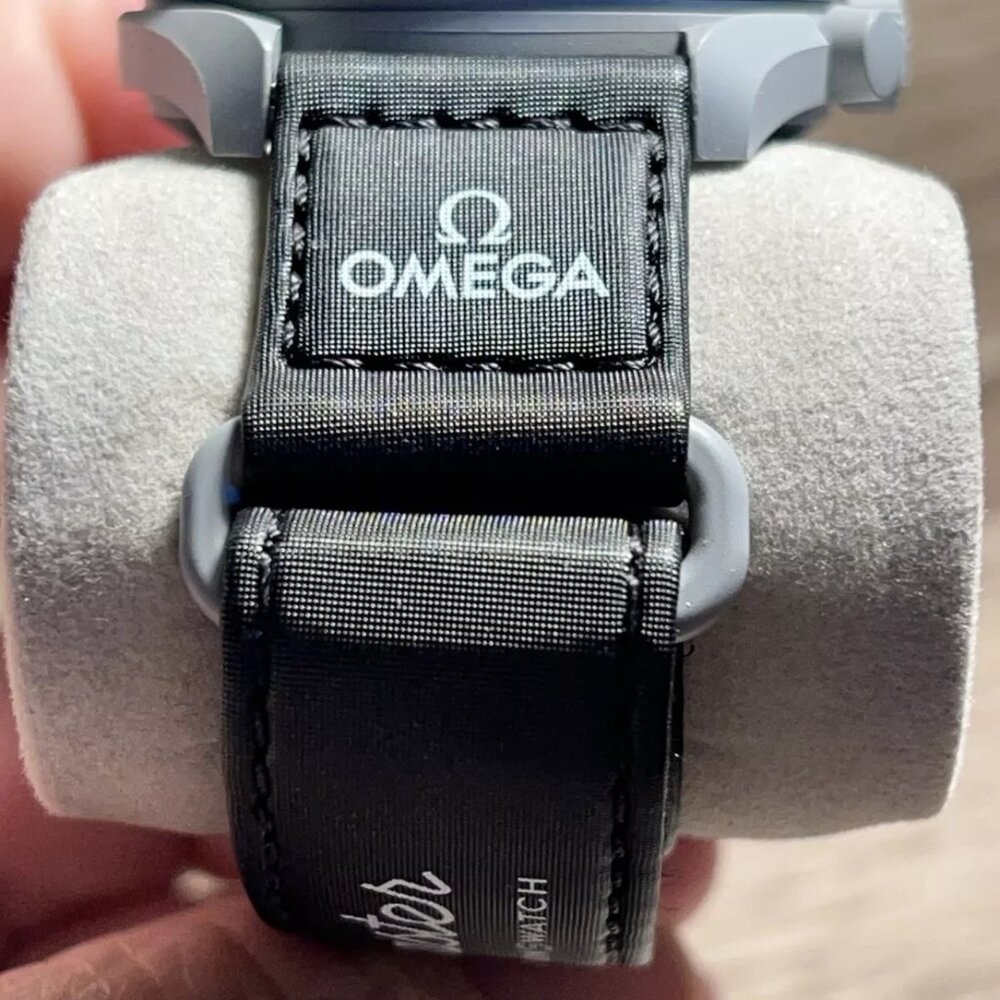 Authentic OMEGA X SWATCH Bioceramic MoonSwatch Mission to Moon SO33M100 Full Set - Picture 6 of 12